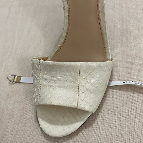 Gorgeous two tone Vince Camuto heels - Picture 14 of 15